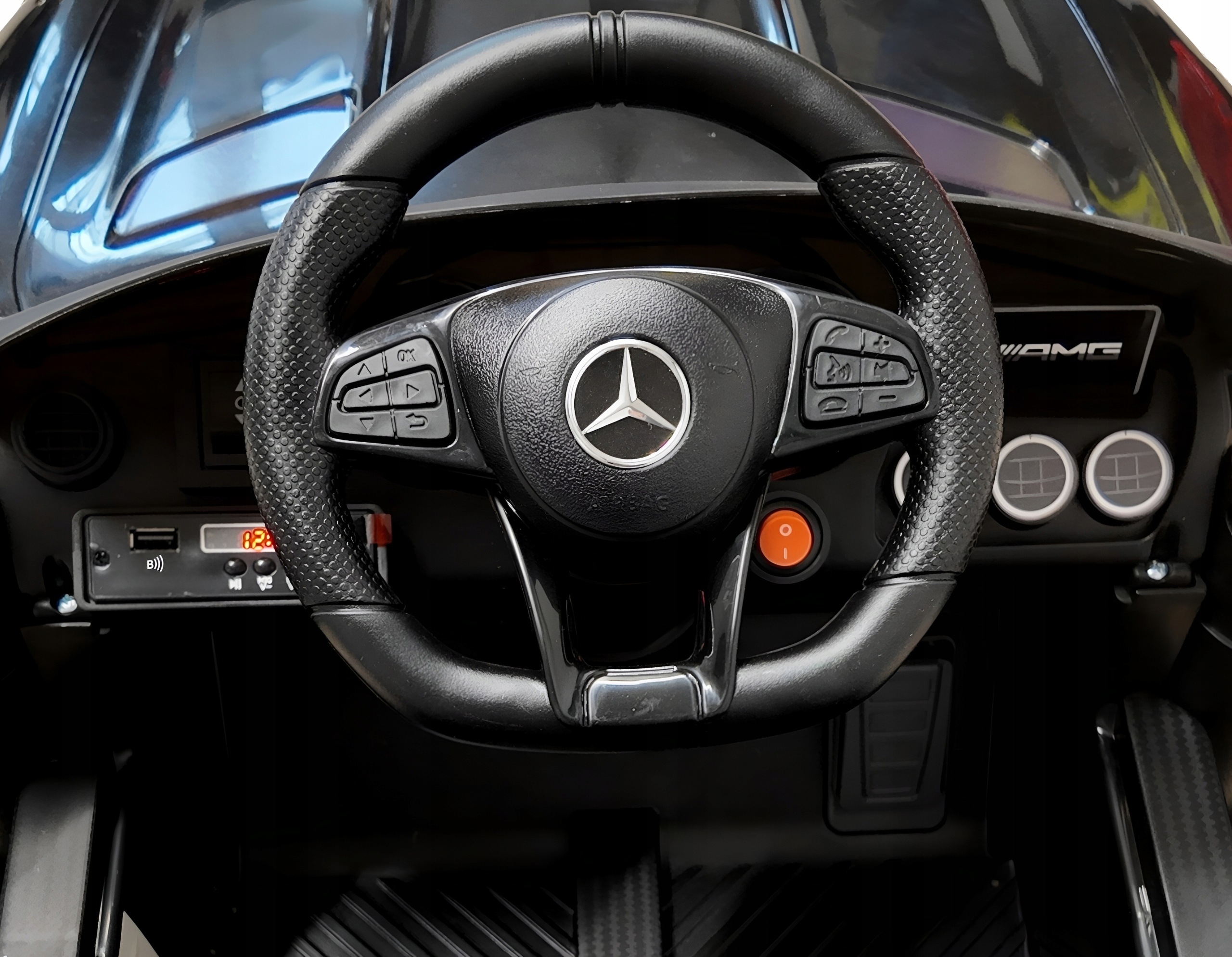 - 1aef7c0b464f89c7a6f80dc3c7fa-3jpg - strefamarki Auto Mercedes AMG GTR dla dzieci Pilot 2.4G skóra akumulator LED koła EVA