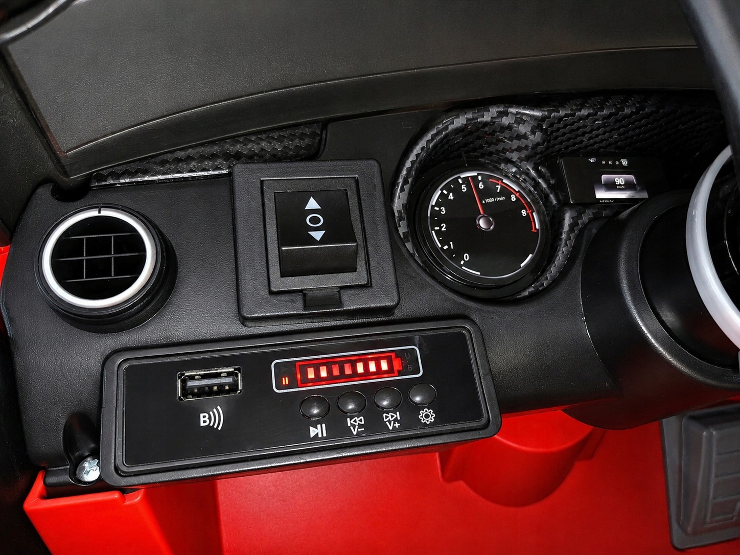 - eb576229429dac967aa03897e0d6-3jpg - strefamarki Auto Mercedes AMG GTR dla dzieci Pilot 2.4G skóra akumulator LED koła EVA